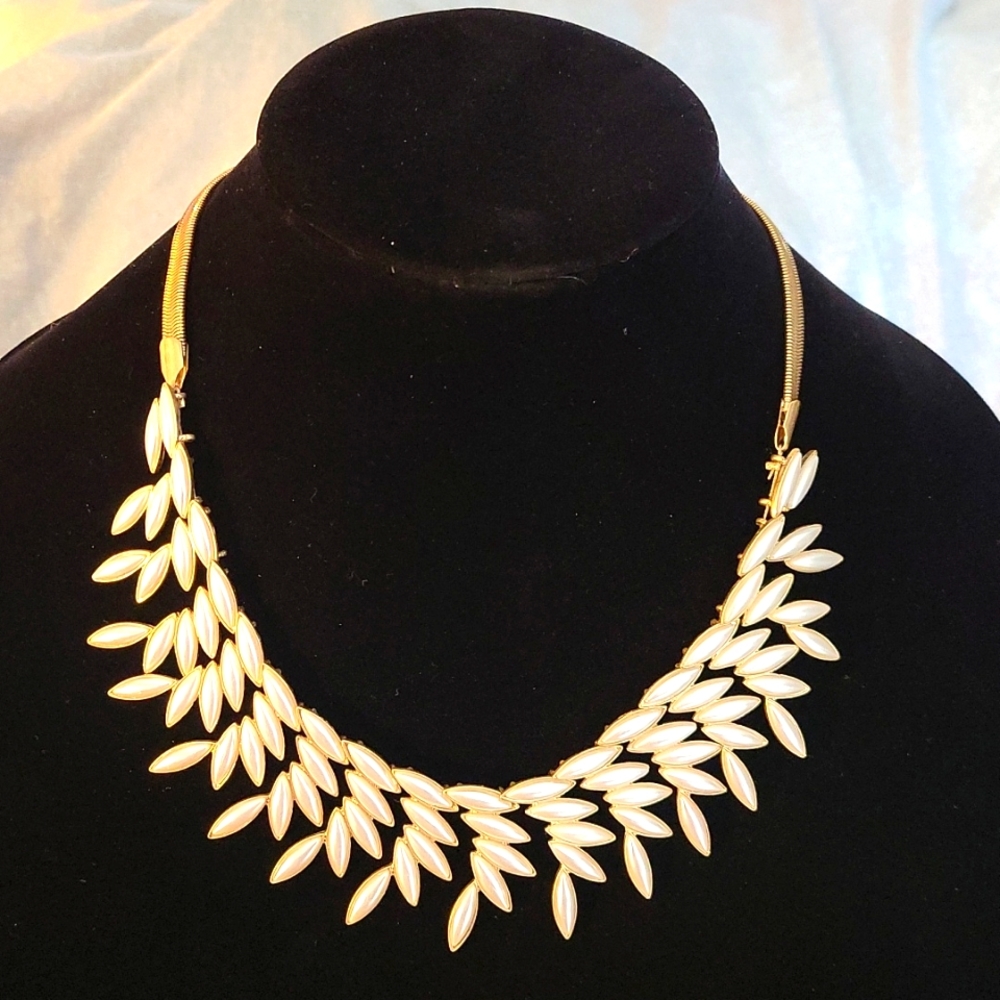 Women's 17 inches Faux Pearl Necklace